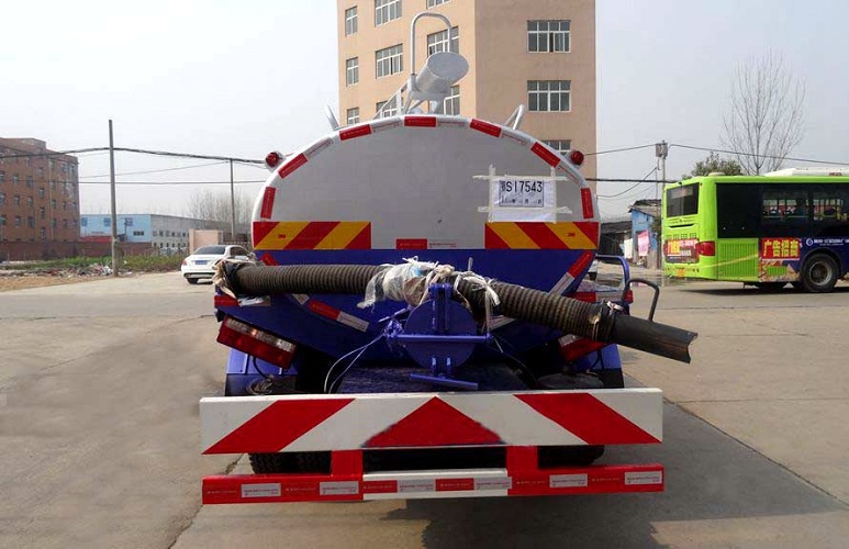 東風大多利卡8方吸糞車圖片