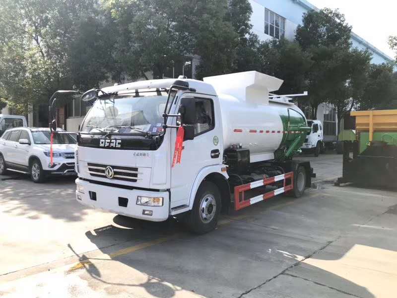 東風(fēng)大多利卡6方餐廚垃圾車(chē)