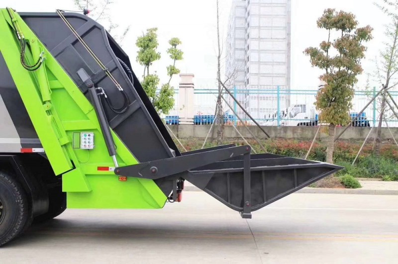 東風(fēng)天錦10-14方壓縮式垃圾車