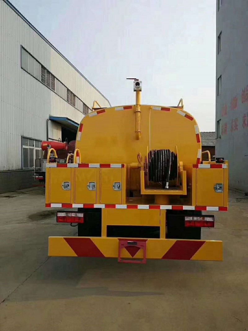 東風(fēng)大多利卡D9高壓清洗車