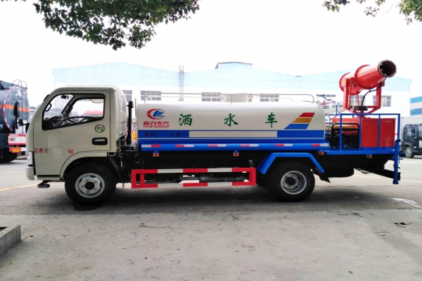 東風小多利卡綠化噴灑車(4.5立方、30米霧炮機)圖片