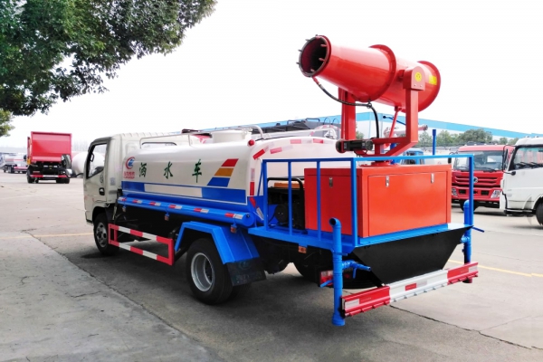 東風小多利卡綠化噴灑車(4.5立方、30米霧炮機)圖片