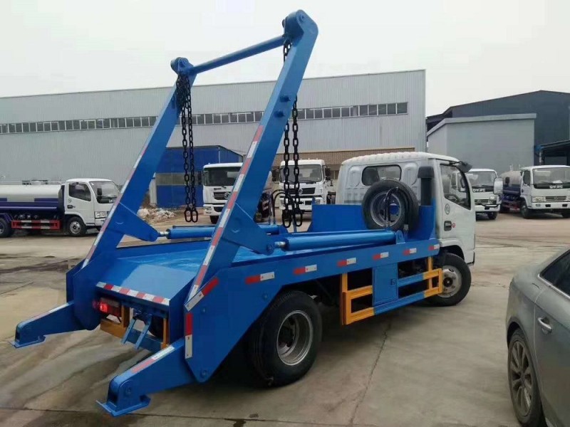 東風小多利卡5-6方擺臂垃圾車