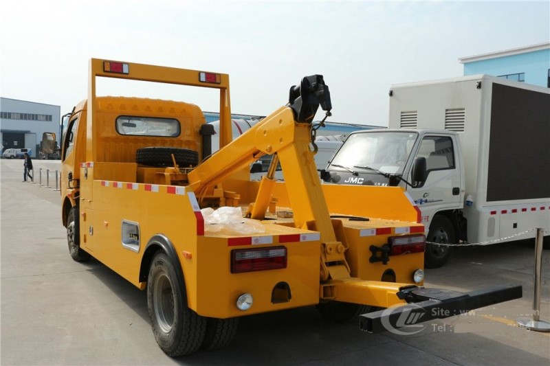 東風(fēng)大多利卡一拖一清障車(chē)