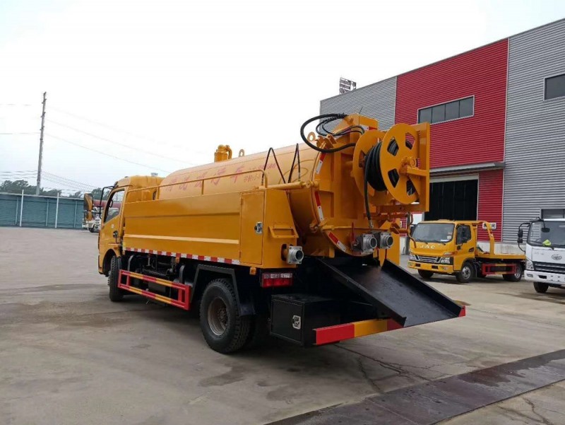 東風(fēng)多利卡清洗吸污車