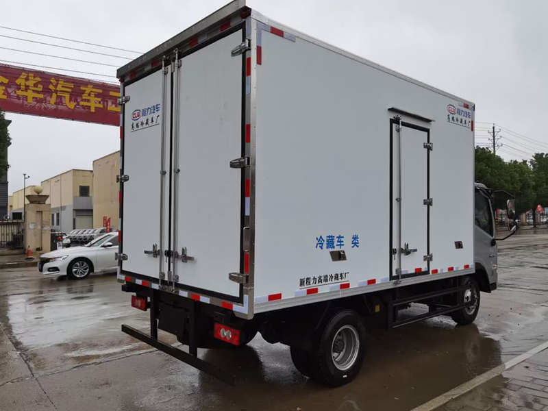 福田時(shí)代領(lǐng)航6冷藏車圖片